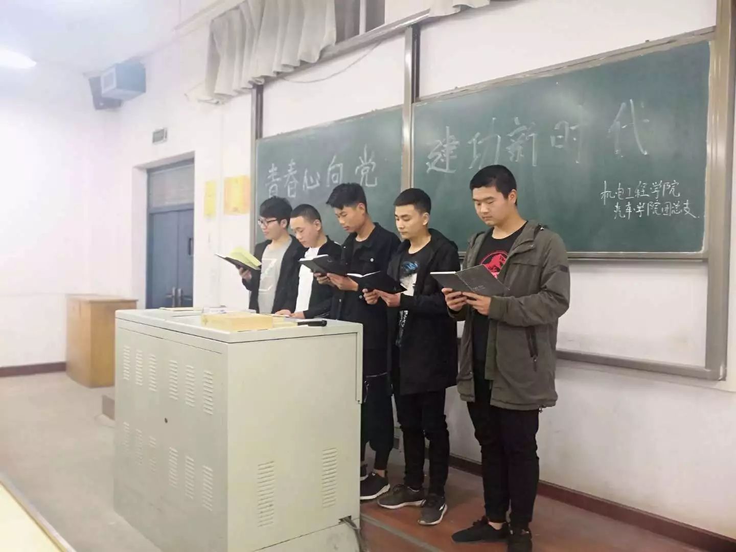 https://mmbiz.qpic.cn/mmbiz_jpg/UHhBlXKEQ9cztjOTsaic1FW1cv5TocyyicSoE3UkEGYnISxG796vkWGzJOn35yPH8H2U9RdWjOL8C3J3ic4nQiahHw/?wx_fmt=jpeg